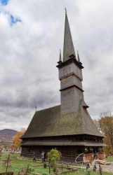Iglesia de los Santos Arcángeles de Șurdești
